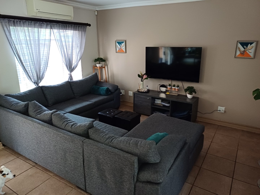 2 Bedroom Property for Sale in Langenhovenpark Free State